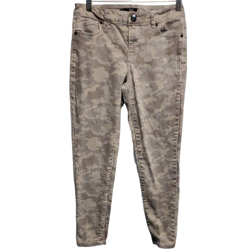 1822 Denim Gray Camo Jeans tapered Legs Size 28